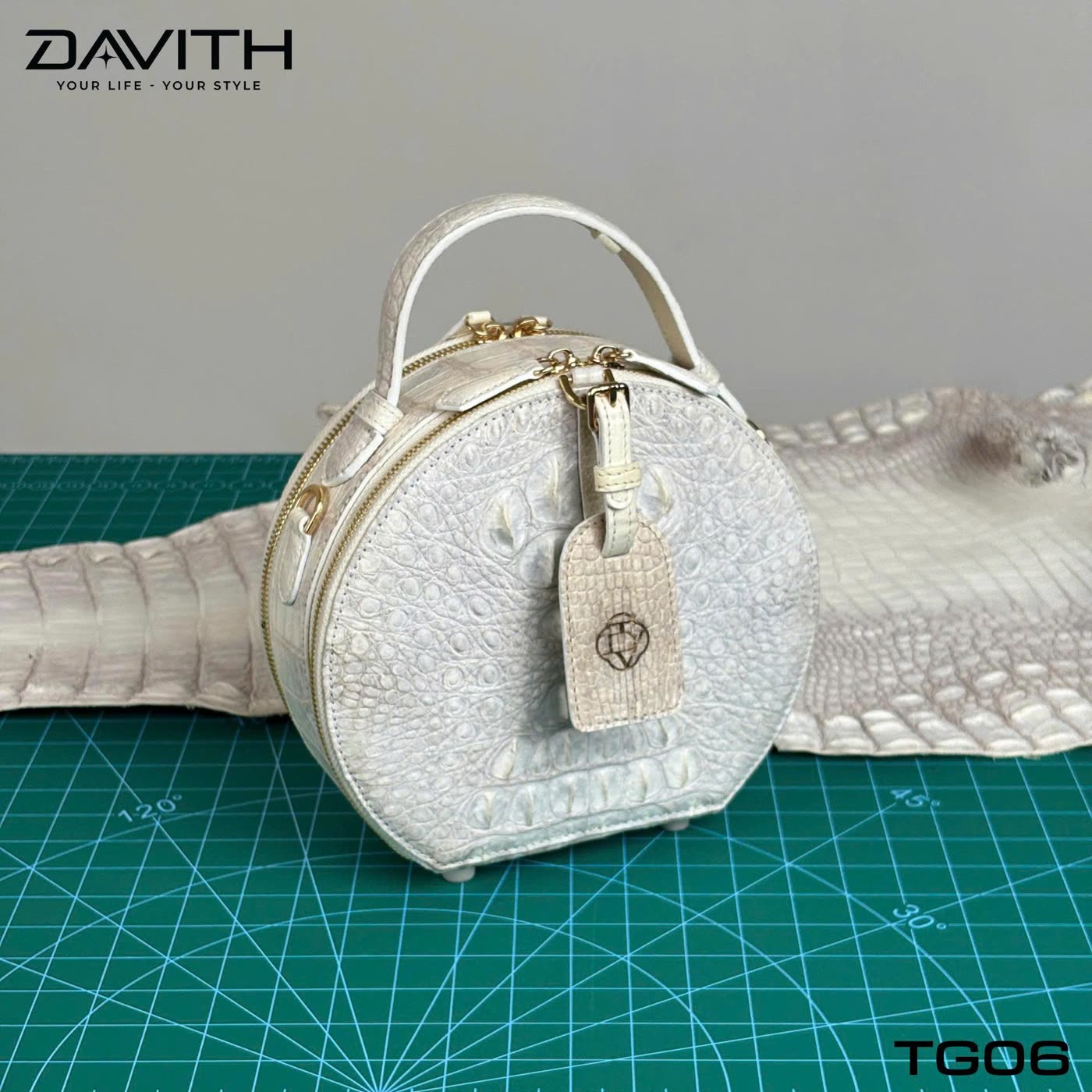Round Hornback Mini Bag